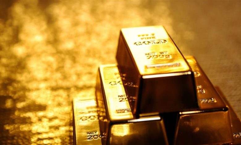 الذهب يتراجع بعد ارتفاع الدولار وقبل إعلان بيانات التضخم الأمريكية