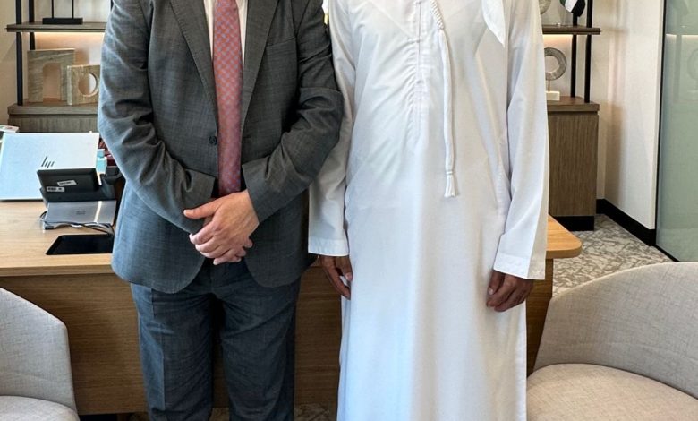 السفير يونس يزور مدير إدارة الشؤون العربية في وزارة الخارجية الإماراتية لتقديم الشكر