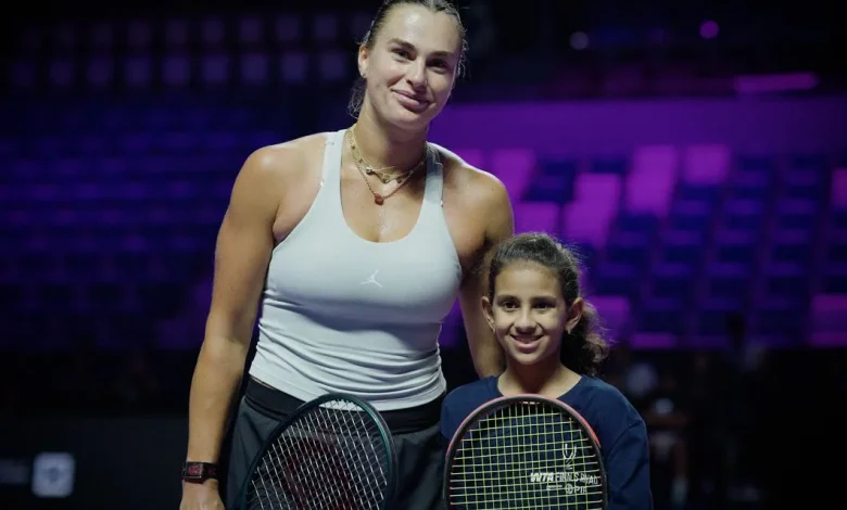 الطفلة السعودية «سما» تدخل التاريخ بمباراة استعراضية مع سابالينكا