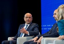 العمر: تسريع تبني التقنيات الحديثة وتوسيع التعاون مع الشركاء الدوليين بما يعزز جاهزية منظومة الاتصالات
