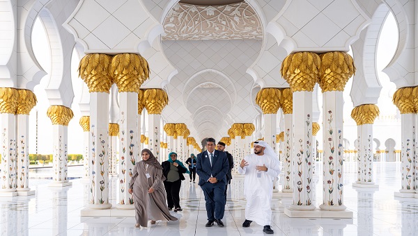 بالفيديو.. رئيس بالاو يزور جامع الشيخ زايد الكبير في أبوظبي
