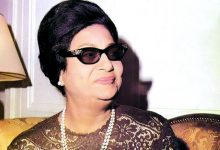 بعد 50 عامًا على رحيلها.. أم كلثوم تعود إلى المسرح بتقنيات الهولوجرام في عرض موسيقي مبهر
