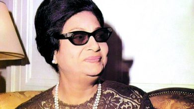 بعد 50 عامًا على رحيلها.. أم كلثوم تعود إلى المسرح بتقنيات الهولوجرام في عرض موسيقي مبهر