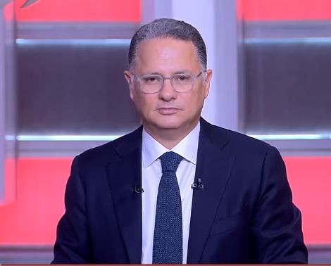 بعد غلق آلاف الأجهزة المُعفاة المباعة.. شريف عامر لمتحدث تنظيم الاتصالات: لا يوجد قانون يمنعني من بيع هاتفي