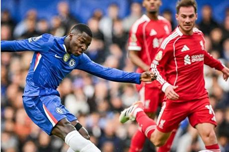 تشيلسي يُسقط ليفربول بالقاضية وآرسنال ينفرد بصدارة الدوري الإنجليزي