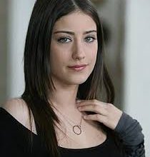 تصريحات الفنانة التركية هازال كايا عن عبء قدسية الأمومة يضعها في مهب الانتقادات