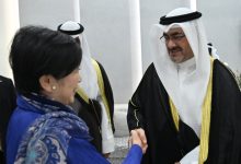 حاكمة طوكيو تصل إلى الكويت