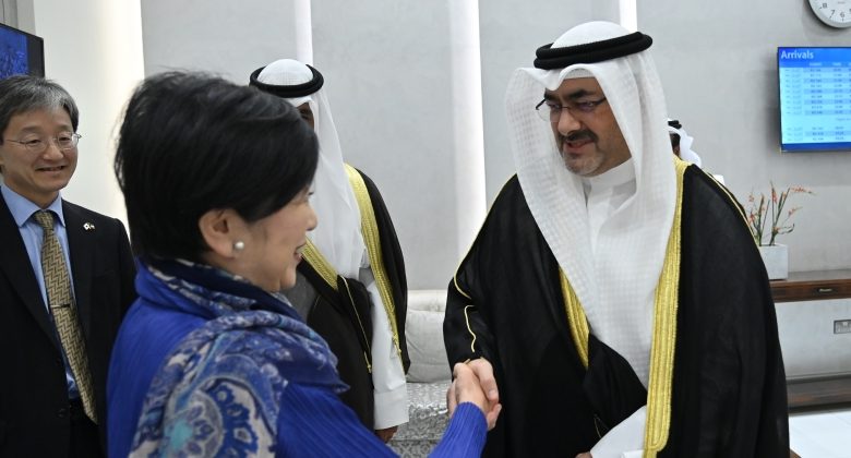 حاكمة طوكيو تصل إلى الكويت