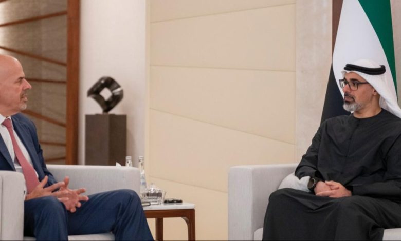 خالد بن محمد بن زايد يلتقي الرئيس التنفيذي المشارك لشركة "أوراكل"