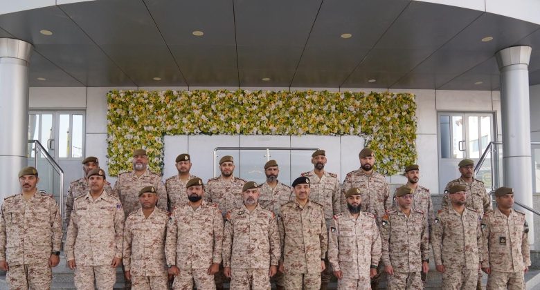 رئيس الأركان العامة يتفقد كلية علي الصباح