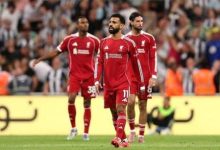 سائق حافلة يتعرض للفصل من عمله بسبب قميص ليفربول