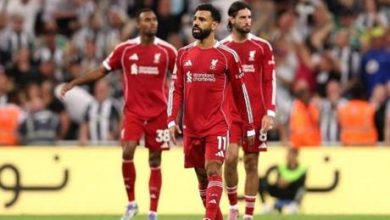 سائق حافلة يتعرض للفصل من عمله بسبب قميص ليفربول
