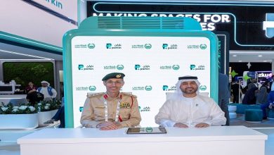 شرطة دبي توقع اتفاقية لربط الأنظمة المرورية بمنصات إدارة المواقف مع باركن