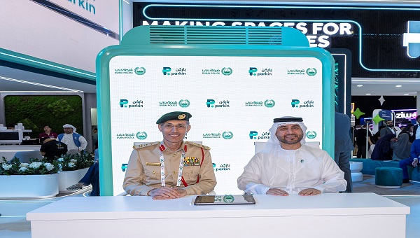 شرطة دبي توقع اتفاقية لربط الأنظمة المرورية بمنصات إدارة المواقف مع باركن