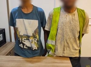 ضبط المتهم بحمل سلاح أبيض والتعدى على حارس مدرسة وتهديدة بالجيزة