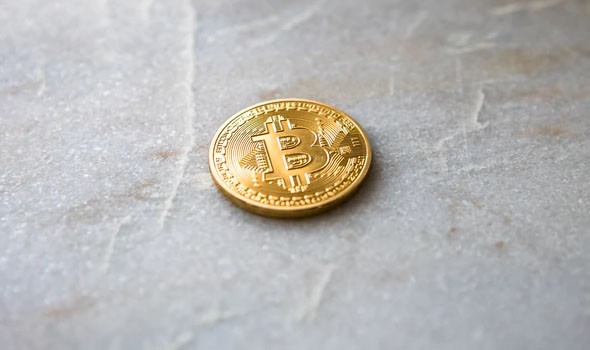ضربة مفاجئة تهز عالم التشفير عملة رقمية تعلن الإغلاق وتفقد نصف قيمتها