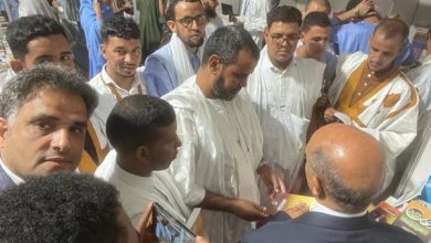 طلاب العلوم الشرعية في زيارة لـ جناح " رسالة السلام " .. بمعرض نواكشوط للكتاب