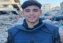 عبود أصغر مراسل في غزة يعلن نهاية الحرب ويؤكد "راجعين نعمرها"  بعد عامين من المعاناة