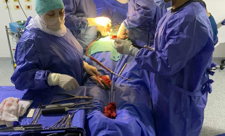 فريق جراحات المخ والأعصاب بمستشفى الحمام المركزي ينجح في إجراء 3 عمليات حرجة