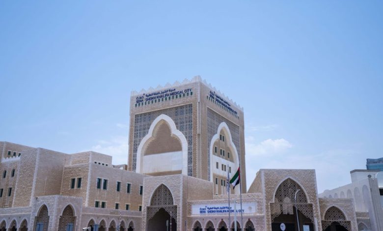 فريق طبي في "خليفة الطبية" ينقذ حياة طفلة من عدوى نادرة في الجمجمة