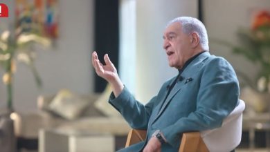 فيديو.. زاهي حواس يعاتب المصريين بعد أزمة لقاء جو روغان: دخنت السيجار عشان أغيظه