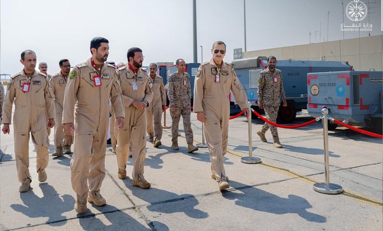 قائد القوات الجوية يقف على جاهزية القوات المشاركة في تمرين «مركز الحرب الجوي الصاروخي ATLC-35»