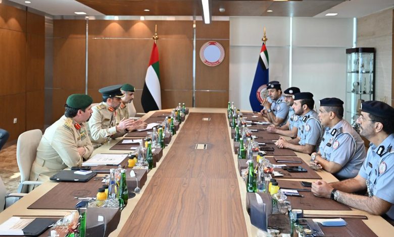 قائد عام شرطة أبوظبي يلتقي قائد عام شرطة دبي