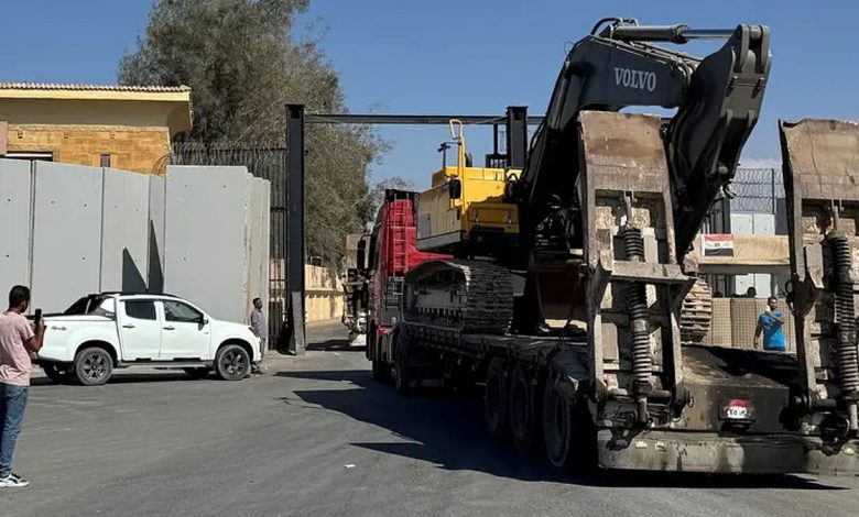 للمشاركة في إعادة إعمار غزة... مصر ترسل معدات ثقيلة إضافية