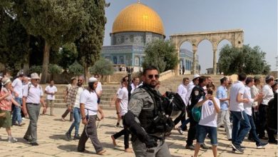 مستوطنون يقتحمون المسجد الأقصى بحماية شرطة الاحتلال
