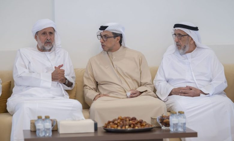 منصور بن زايد يعزي محمد علي عفصان المنصوري في وفاة والدته