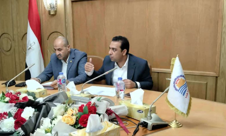 نائب محافظ قنا يوجه بتسريع معدلات إنجاز ملفات التقنين والتصالح
