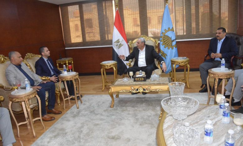 نائب وزير الصحة يبحث مع محافظ الغربية سبل تطوير المنظومة الصحية وتخفيف الأعباء عن المرضى بالمحافظة
