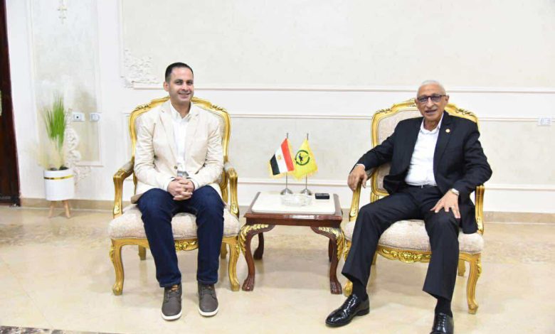 نائب وزير الصحة يبحث مع محافظ شمال سيناء جاهزية المنشآت الصحية ويتفقد مستشفى الشيخ زويد ووحدة طب أسرة البشلاق