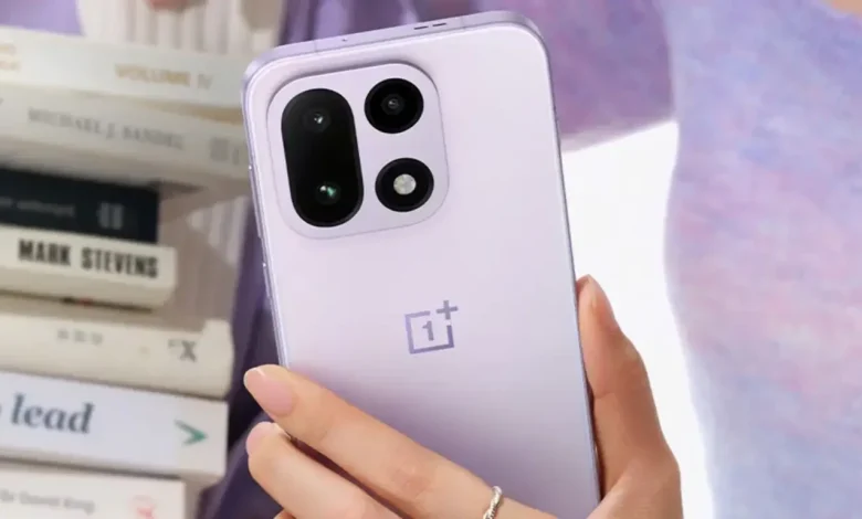 هاتف OnePlus 15 سيأتي ببطارية ضخمة سعة 7300 ملي أمبير تصفها الشركة بال