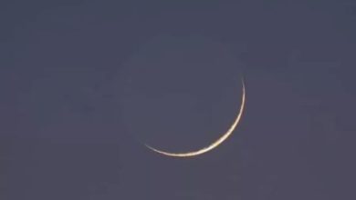 هلال جمادى الأولى يُزيّن السماء الليلة تزامنًا مع هذه الظاهرة