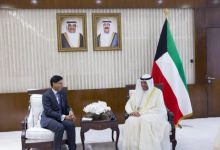 وزير الخارجية يتسلم نسخة من أوراق اعتماد سفيري بريطانيا وأكرانيا لدى الكويت