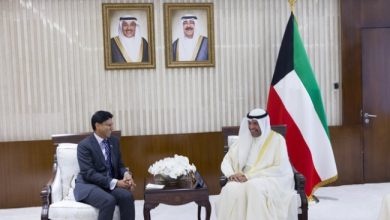 وزير الخارجية يتسلم نسخة من أوراق اعتماد سفيري بريطانيا وأكرانيا لدى الكويت