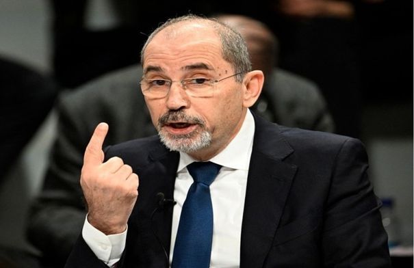 وزير الخارجية يجري اتصالاً هاتفيًا مع نظيره البرتغالي...