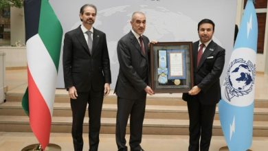 وزير الداخلية يتقلد وسام الإنتربول من الطبقة العليا