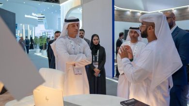 وزير الرياضة رئيس كليات التقنية العليا يتفقد جناح الكليات في "جيتكس جلوبال 2025" ويستمع لشروحات حول مشاريع الذكاء الاصطناعي