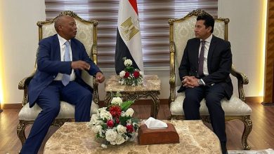 وزير الرياضة يلتقي رئيس الاتحاد الإفريقي