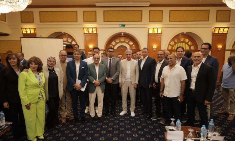 وزير السياحة يطالب بالتوسع في استخدام الطاقة النظيفة لتحويل المدن السياحيه لخضراء
