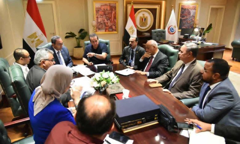 وزير الصحة ومحافظ قنا يبحثان إنشاء مستشفى أورام متطور في أبوتشت