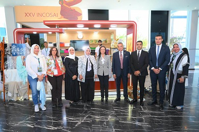 وزيرة التضامن تتفقد جناح معرض ديارنا للحرف اليدوية بشرم الشيخ