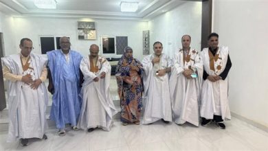 وفد رسالة السلام بـ " الدراعة" في منزل الوزيرة مكفولة بنت أكاط .. لقاء يكسر القيود والرسميات