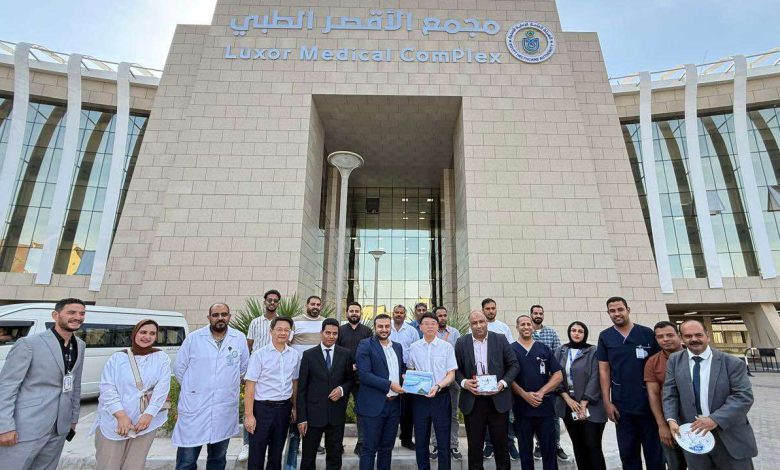 وفد رفيع المستوى من مقاطعة جيانجشي الصينية يزور مجمع الأقصر الطبي الدولي