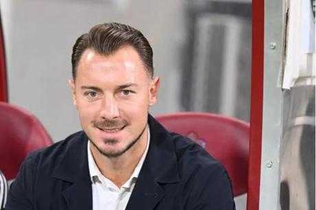يايسله يحدد بديلا مفاجئا لتعويض إيبانيز في قمة الأهلي والشباب