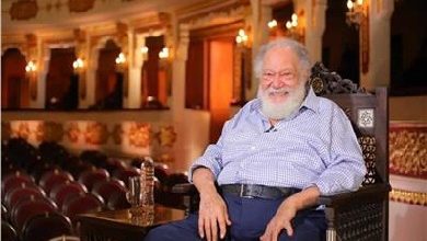 يحيى الفخراني: سمير غانم كان استثنائي الوحيد في الكوميديا.. والهلس والنكت لا تضحكني