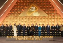 الرئيس السيسي يلتقط صورة تذكارية خلال حفل افتتاح المتحف المصري الكبير