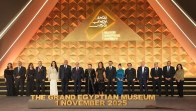 الرئيس السيسي يلتقط صورة تذكارية خلال حفل افتتاح المتحف المصري الكبير